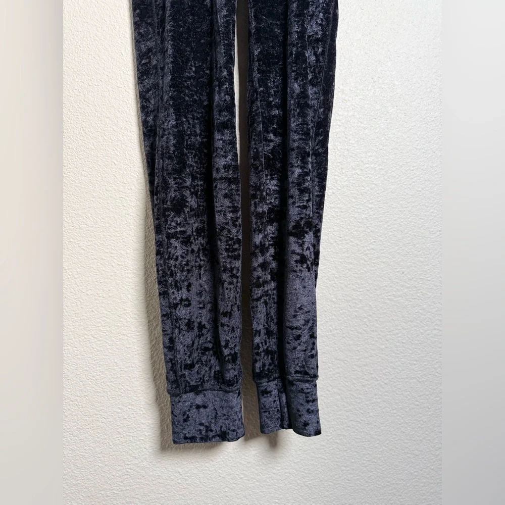 Lululemon Dark Blue Ready To Crush Velvet Joggers Women’s Size 0 NWOT